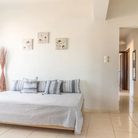 Spacious House With Seaview