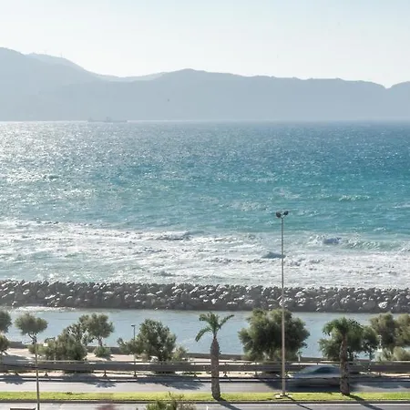 Spacious House With Seaview イラクリオン