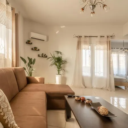 Spacious House With Seaview